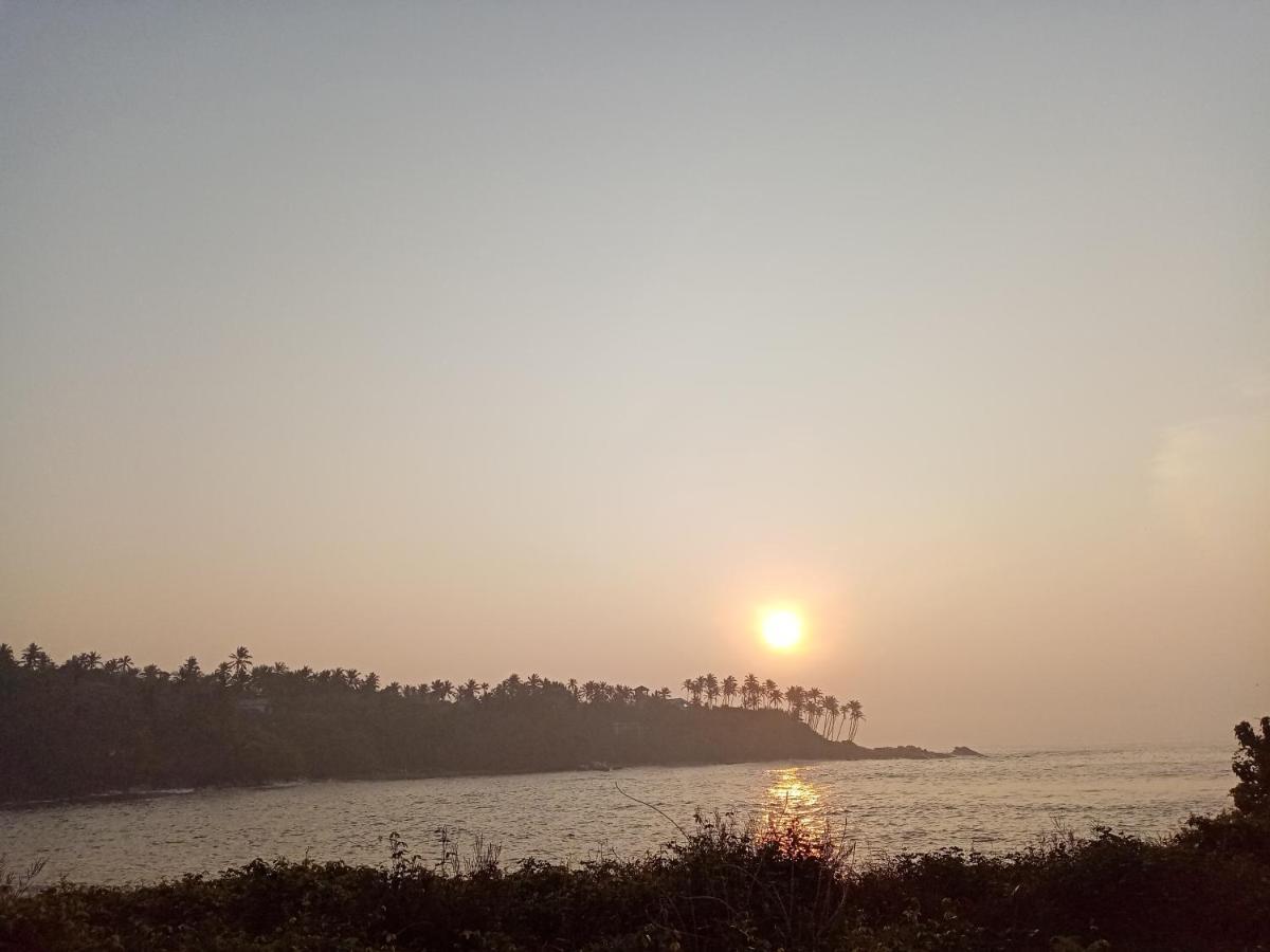 Surf Paradise Tangalle Bagian luar foto