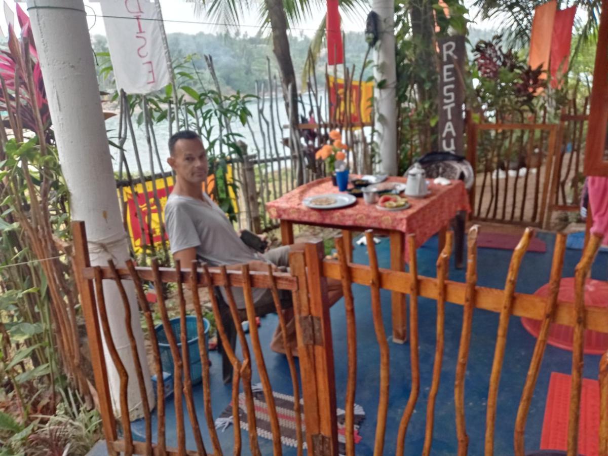 Surf Paradise Tangalle Bagian luar foto