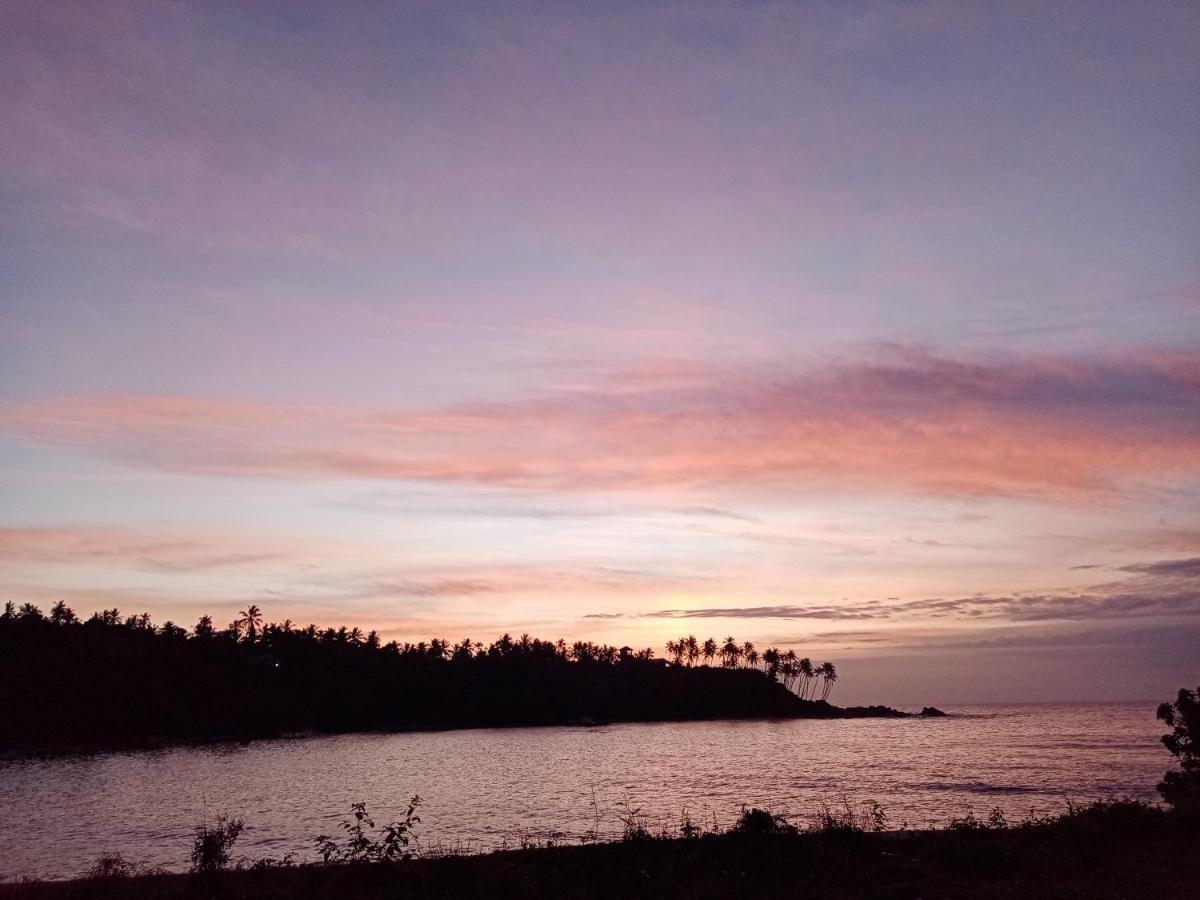 Surf Paradise Tangalle Bagian luar foto