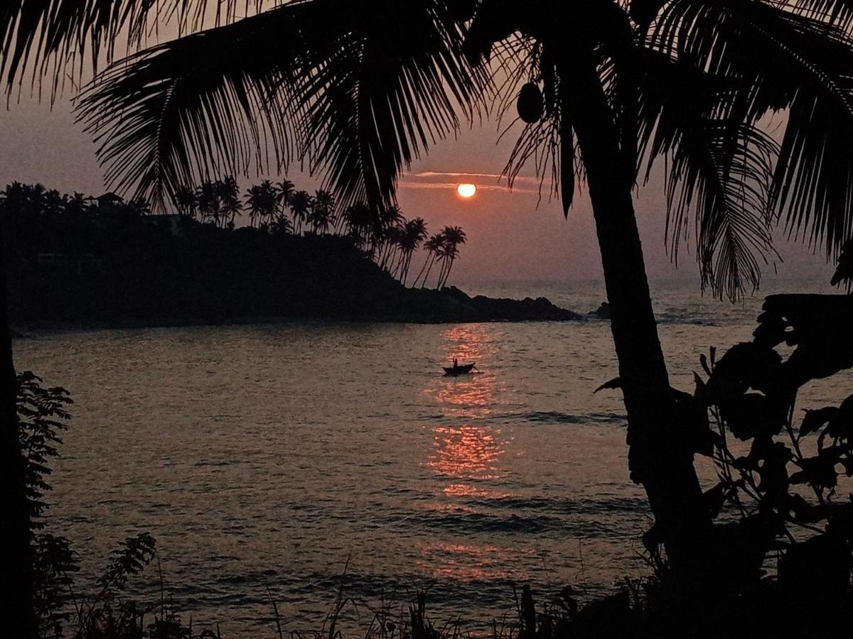Surf Paradise Tangalle Bagian luar foto