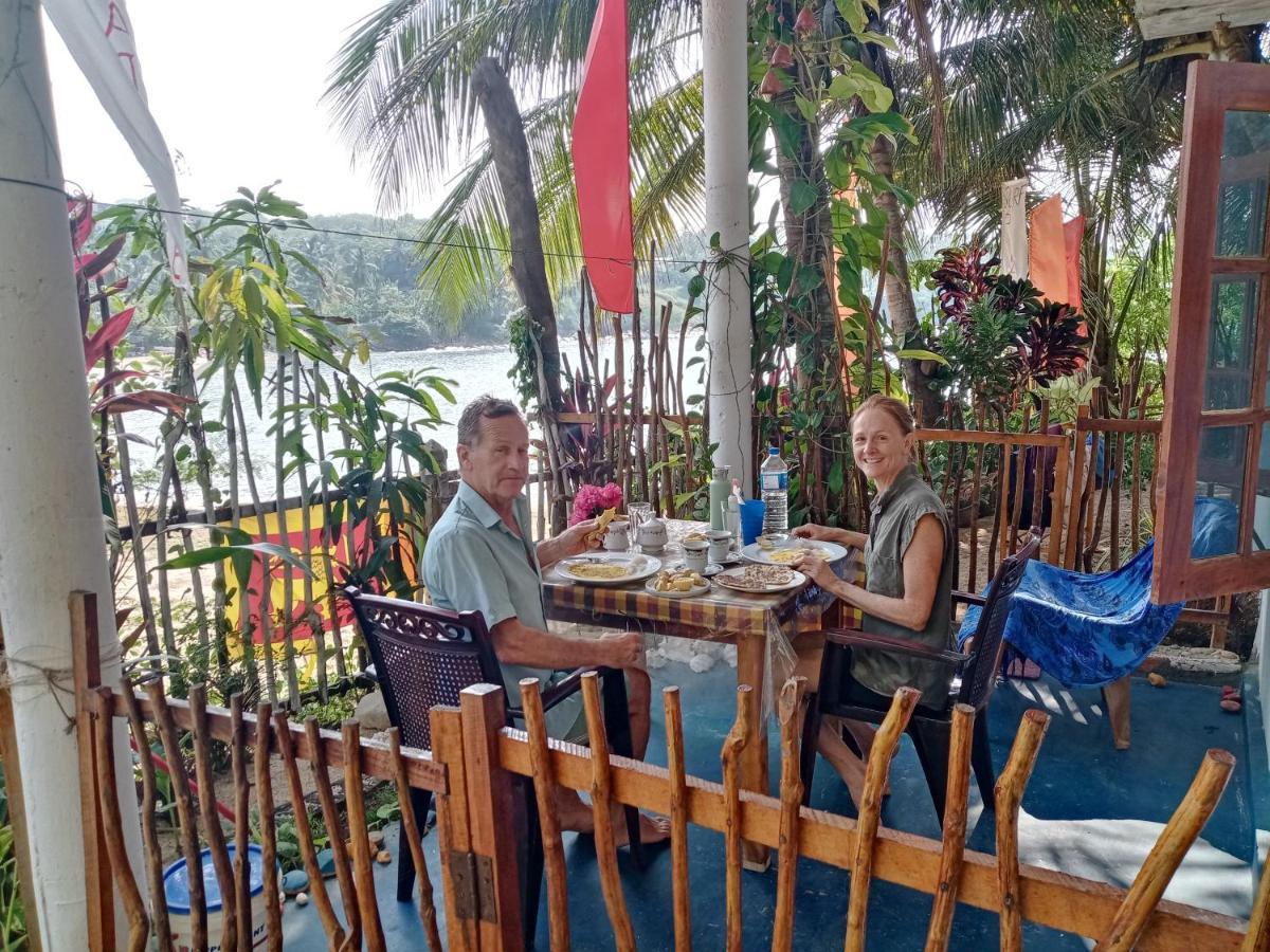 Surf Paradise Tangalle Bagian luar foto