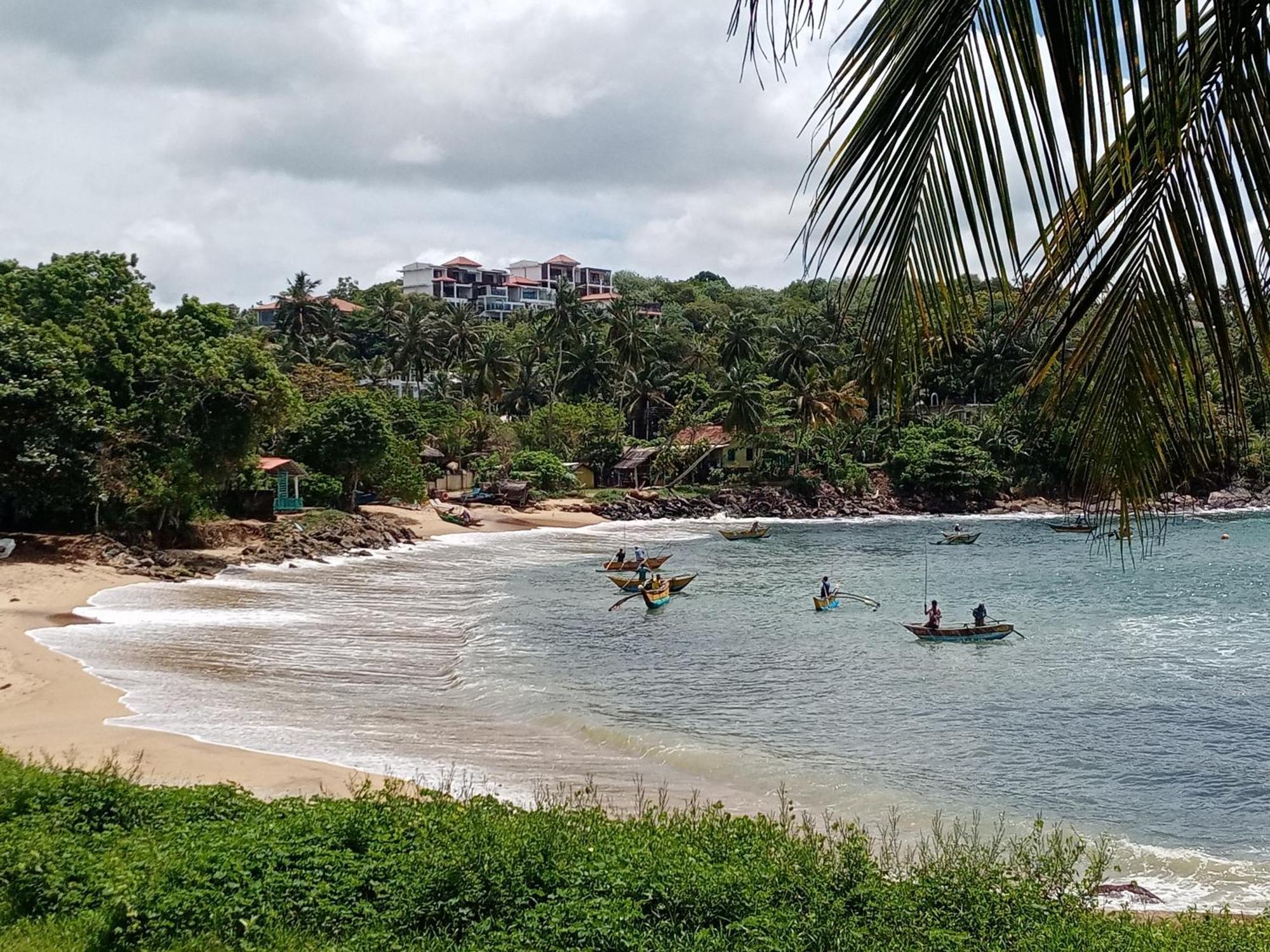 Surf Paradise Tangalle Bagian luar foto