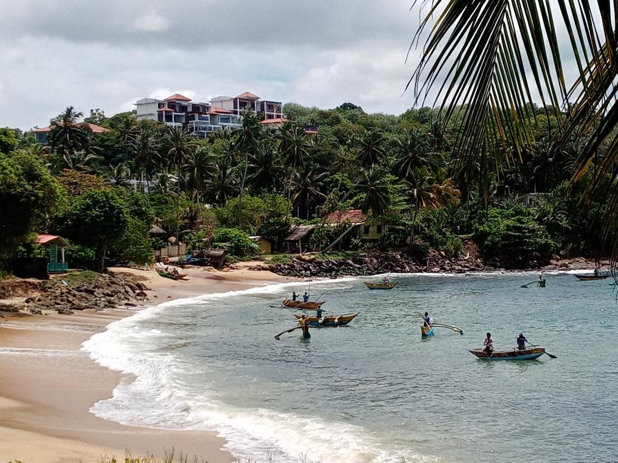 Surf Paradise Tangalle Bagian luar foto