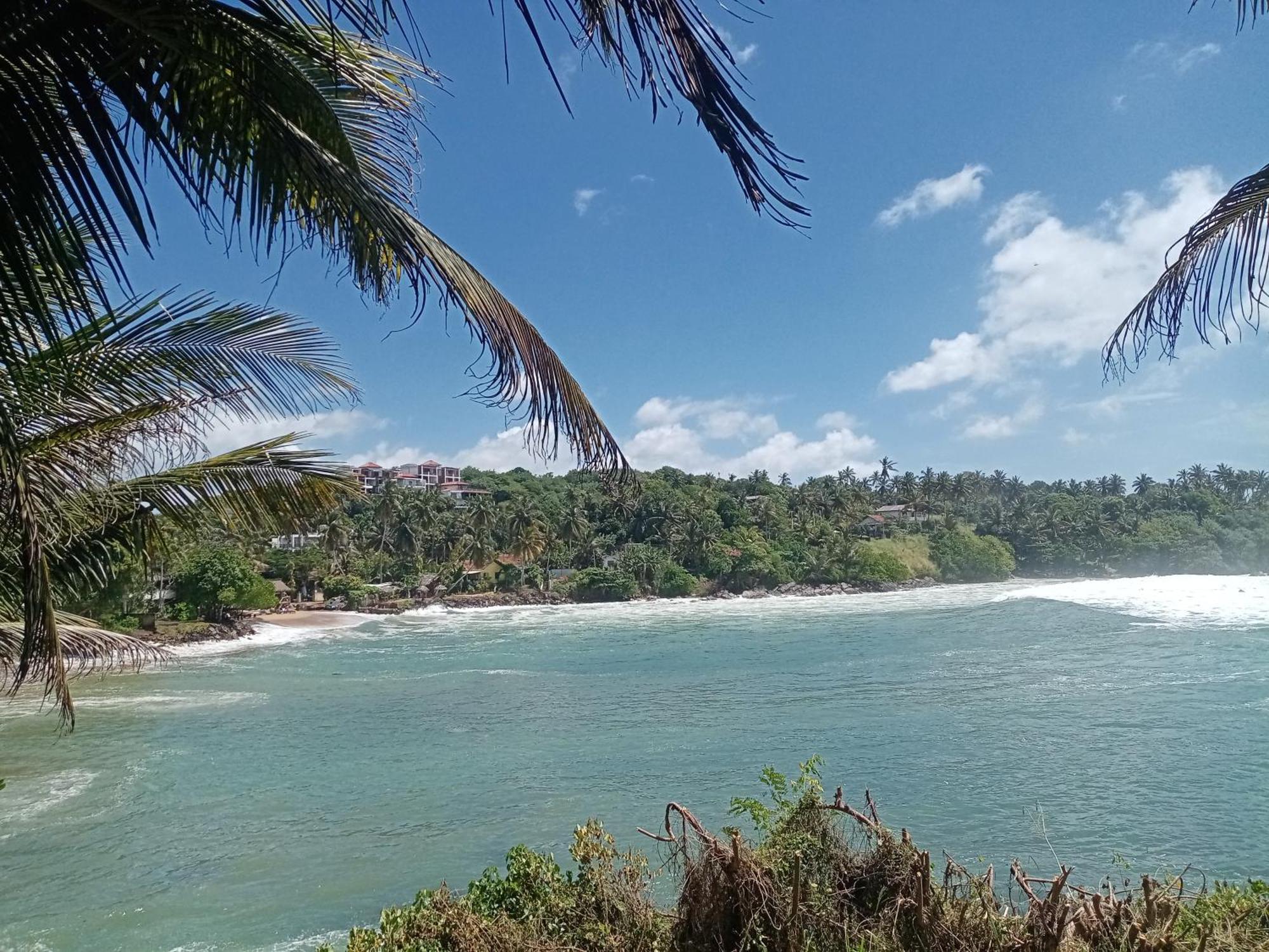 Surf Paradise Tangalle Bagian luar foto