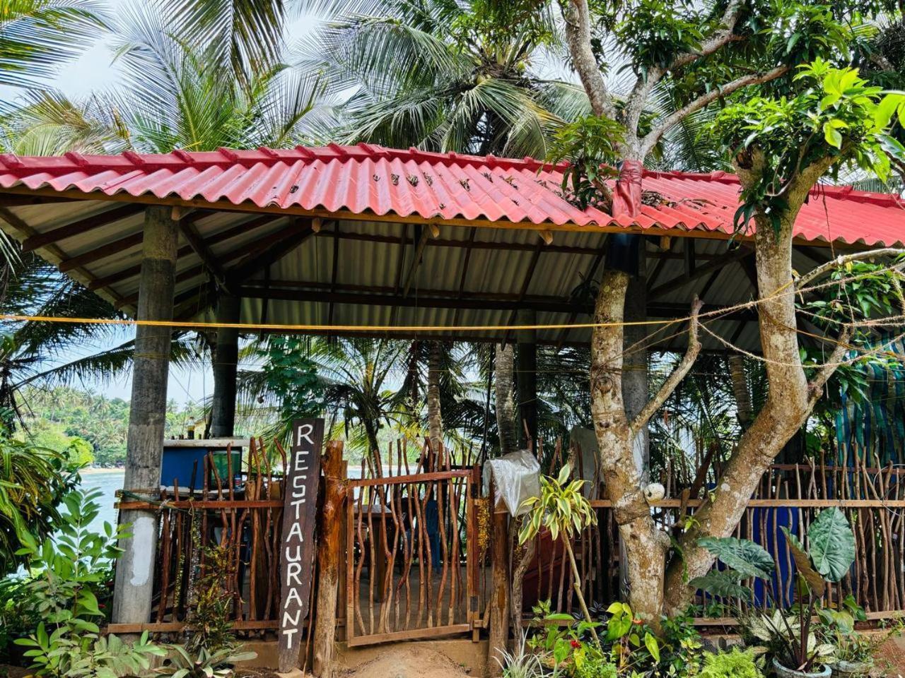 Surf Paradise Tangalle Bagian luar foto