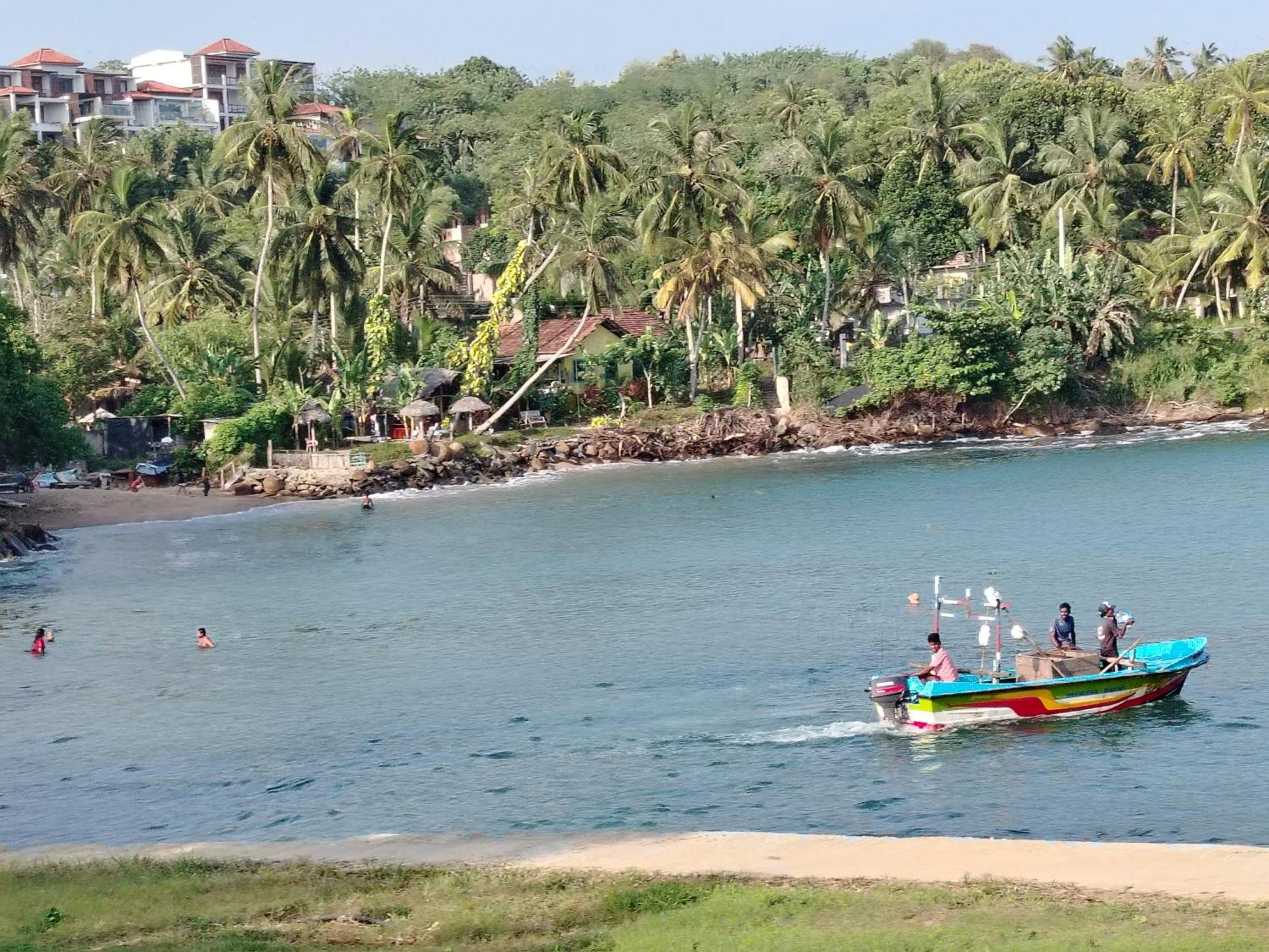 Surf Paradise Tangalle Bagian luar foto